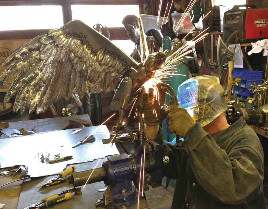 全球钣金新闻-金属制造狂：焊工制作动物的金属钣金-开云手机端·官方版在线-开云(中国)